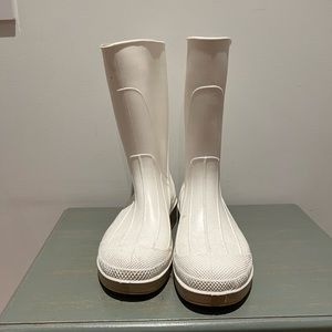 Xtratuf white rain boots. Size 9